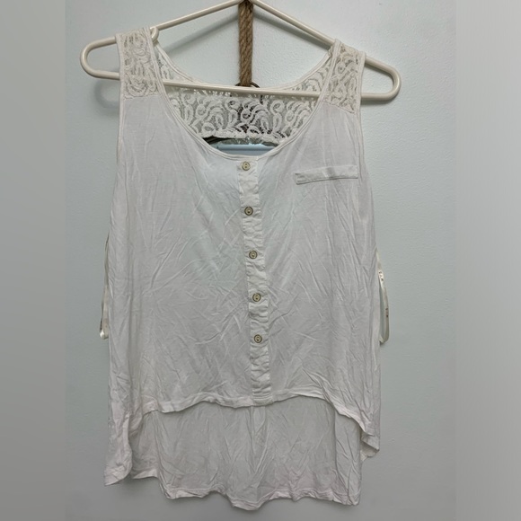 Women’s white and lace tank top - Picture 2 of 5